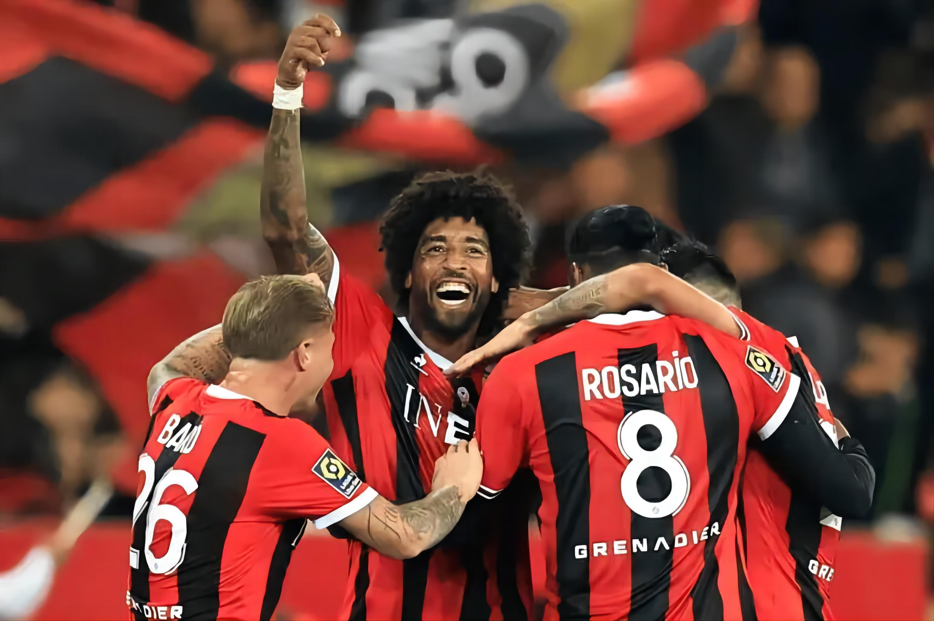 包含赛地聚焦：法甲集结日热度飙升；勒沃库森单刀错失；质疑声仍在；更衣室氛围转暖的词条