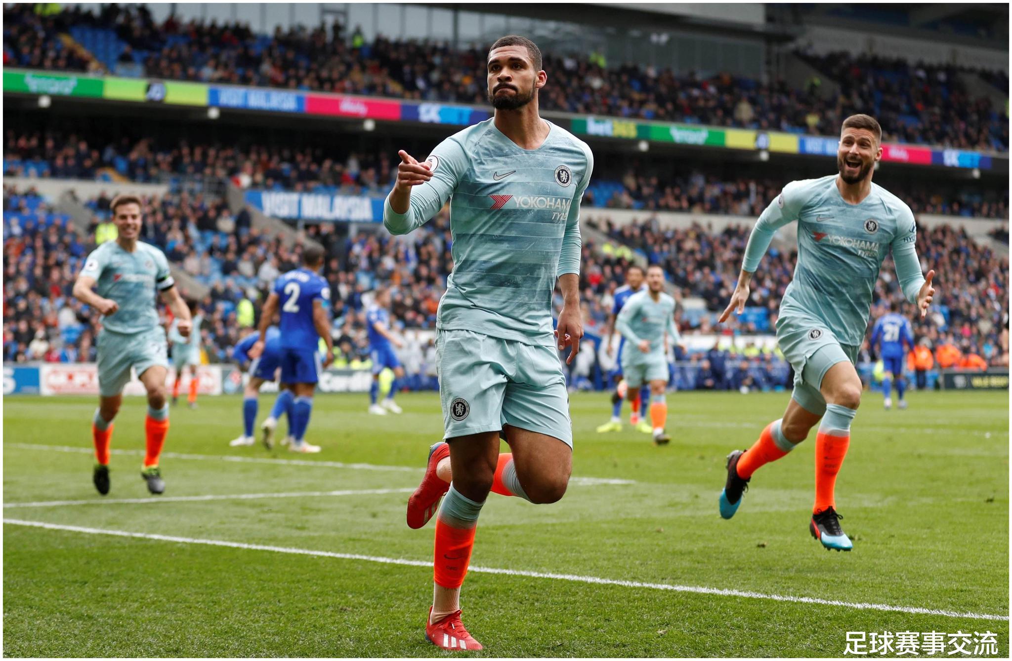 包含赛地聚焦：法甲集结日热度飙升；勒沃库森单刀错失；质疑声仍在；更衣室氛围转暖的词条